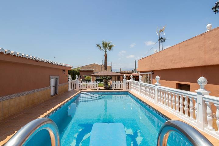 Vakantiehuis voor 9 personen, with Whirlpool and Tuin as well as Kinderzwembad in Motril