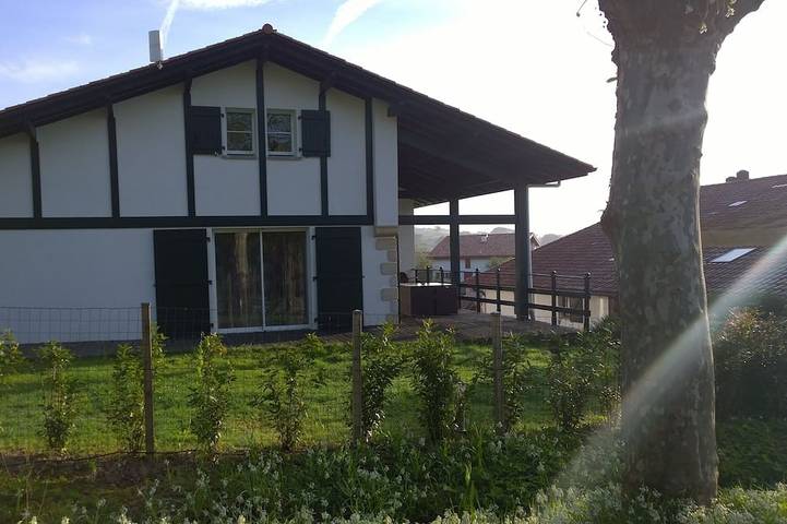 Maison de vacances pour 14 personnes, avec Terrasse et Jardin à Sare