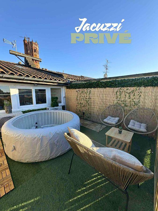Appartement de vacances pour 4 personnes, avec Jacuzzi et Terrasse ainsi que Piscine et Vue