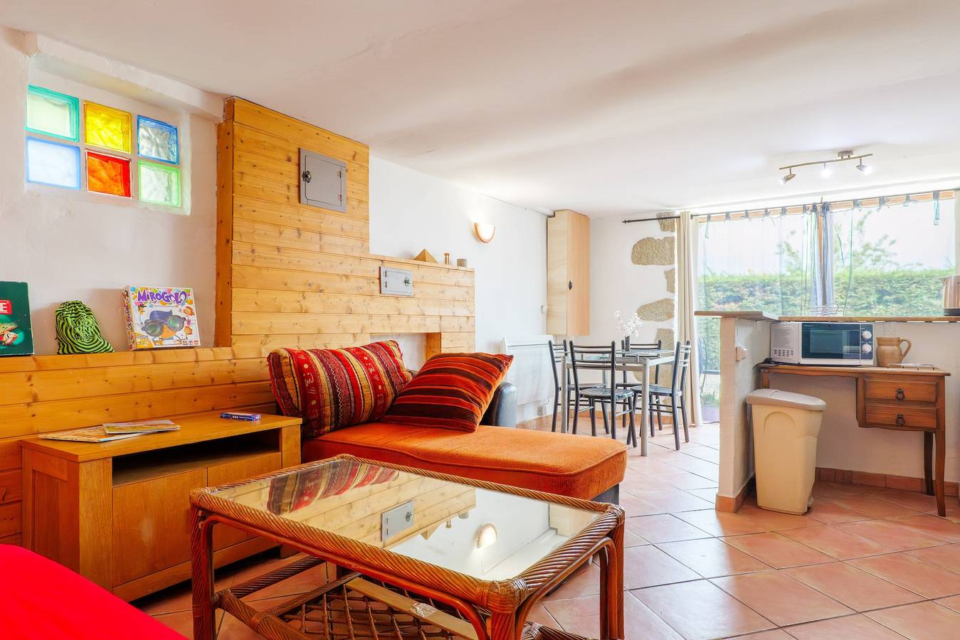 Appartement entier, Appartement 'De Charme En Ardèche' avec Jardin Privé et Wi-Fi in Aubenas, Ardèche