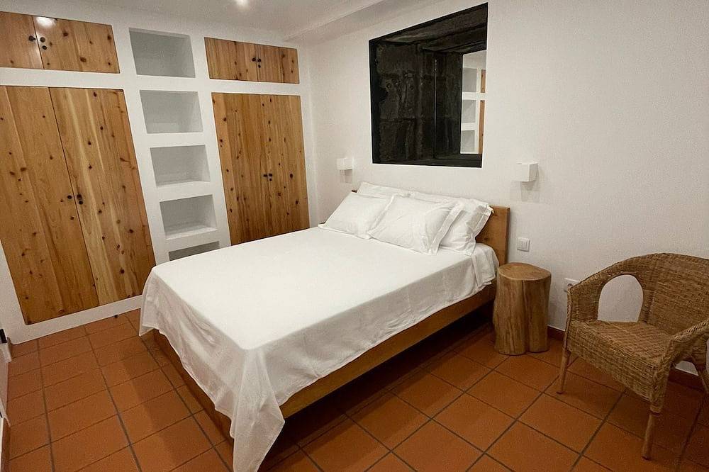 Apartamento entero, Apartamento Carpe Noctem - Piso acogedor a 2 minutos del mar in Urzelina, São Jorge