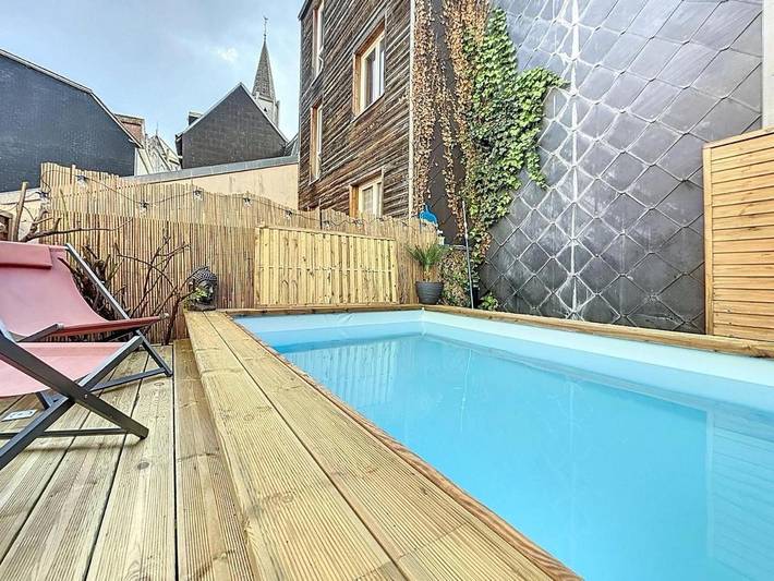 Ferienwohnung für 4 Personen, mit Whirlpool und Terrasse sowie Garten und Pool in Rouen