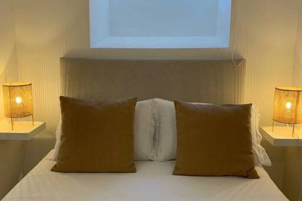 Geheel appartement, Hip Tailor Made Flat in Estrela! in Lapa, Lissabon