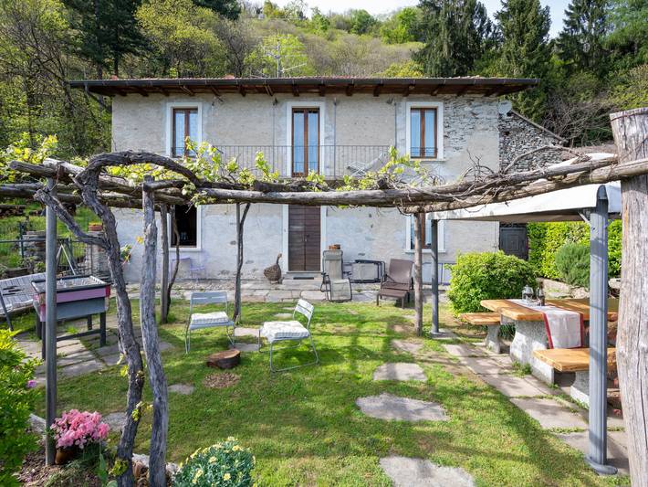 Ferienhaus für 6 Personen, mit Balkon und Terrasse sowie Garten und Seeblick