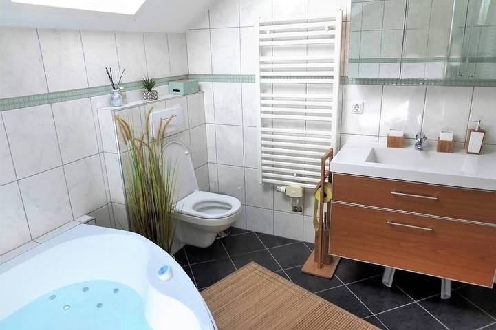 Ferienwohnung für 6 Personen, mit Balkon und Whirlpool in Steinbach am Attersee - 4