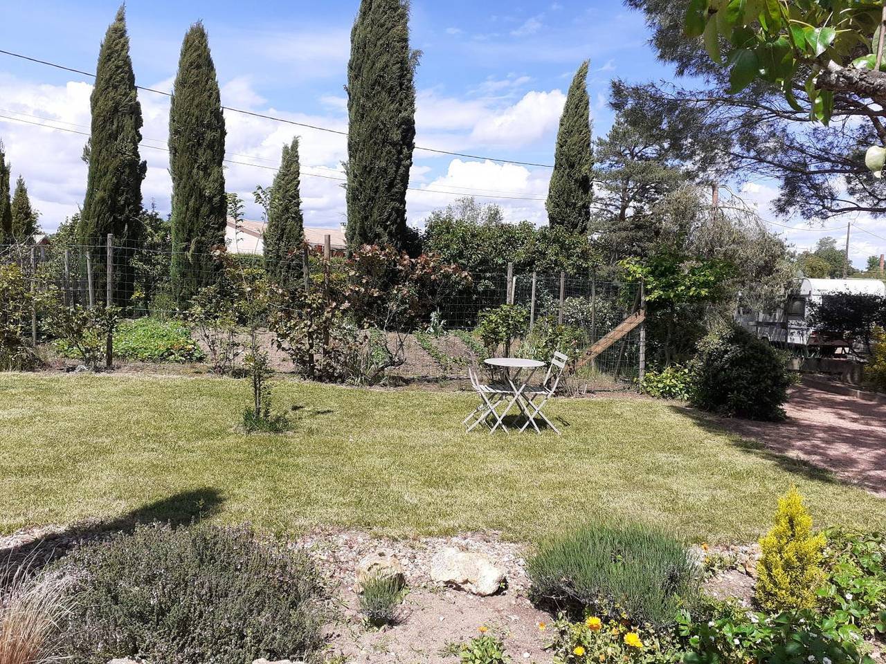 Casa de huéspedes para 3 personas con terraza in Bourg-le-Comte, Región de Charolles
