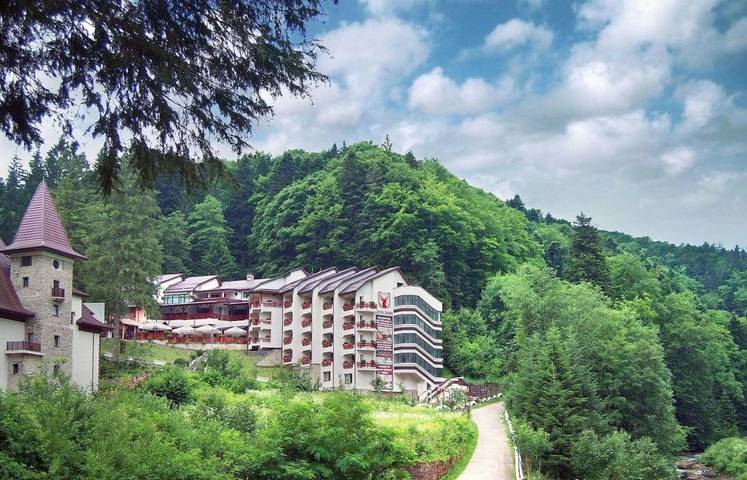 Hôtel pour 4 personnes, avec sauna et piscine ainsi que jacuzzi et balcon