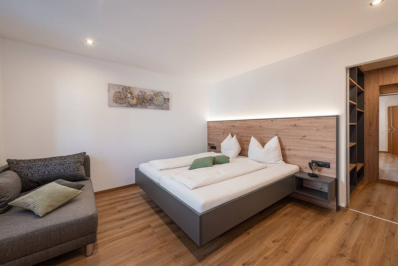 Ganze Wohnung, Ferienwohnung 'Wohnung Morgenduft Schnalserhof' mit Bergblick, Gemeinschaftsterrasse und Wlan in Latsch, Nationalpark Stilfser Joch