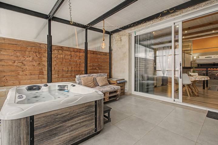 Ganze Wohnung, Apartment „Can Padrosa Mini Loft 1“ mit Gemeinschaftspool, WLAN und Klimaanlage in Riumors, Oberampurien
