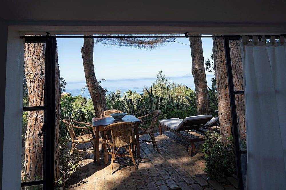 Cottage Giulia, with beach access and sea view in Faro Capo Vaticano, Vibo Valentia Provinz