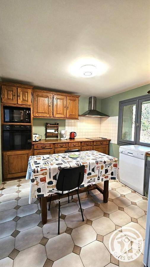 Location de vacances pour 9 personnes, avec jardin et vue à Eyburie