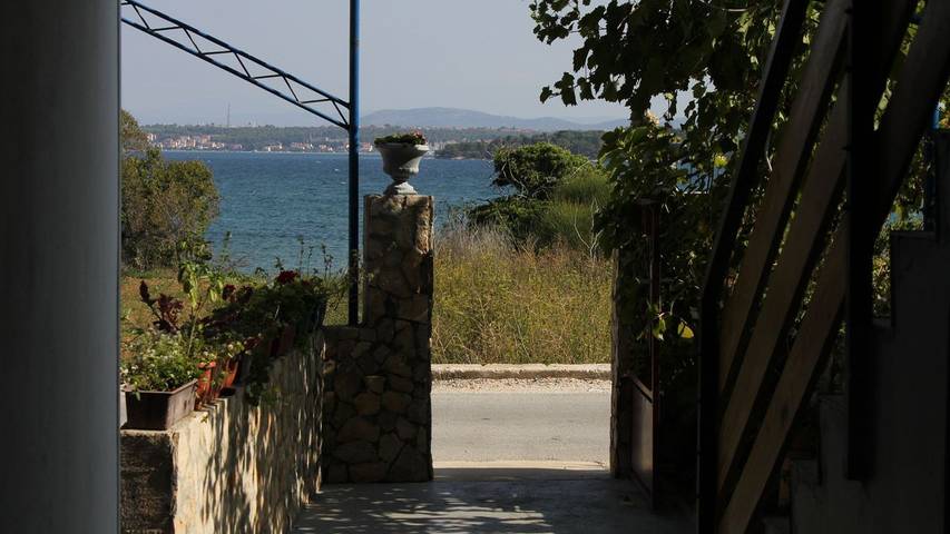 Ferienwohnung für 8 Personen, mit Terrasse in Tkon