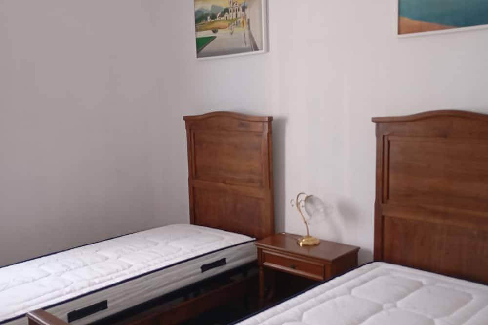 Apartamento entero, Appartament 120m2, 3 Rooms Historic Center next to Genoa Square park easy in Alessandria, Alessandria (Municipio)