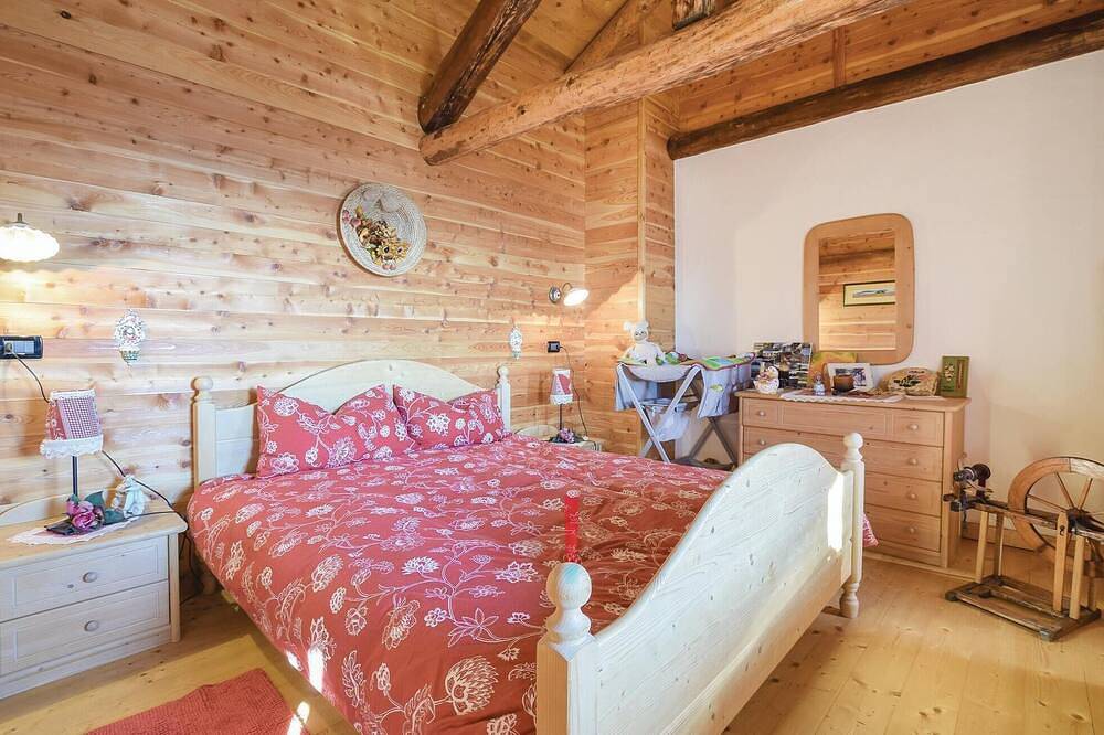 Nice home in Lamon(Bl) with Wifi in Lamon, Belluno Provinsen