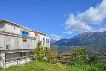 Gîte pour 5 personnes, avec jardin à Tavaco