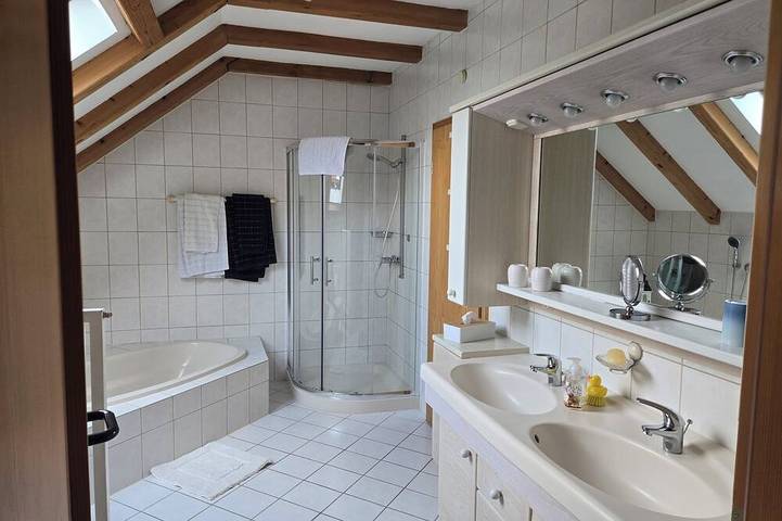 Sonnige komfortable FeWo im 1. Stock mit Garten in sehr ruhiger Lage in Pottenstein, Frankenalb