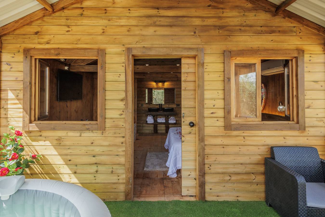 Cabaña El Refugio del Amor mit privater Terrasse, Wlan und Klimaanlage in Bollullos de la Mitación, Sevilla Provinz