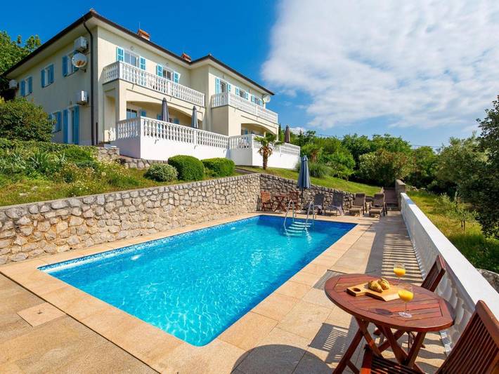 Ferienhaus für 6 Personen, mit Balkon und Terrasse sowie Pool und Sauna