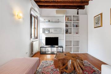 Vacation Rental for 4 Guests in Venice, Laguna di Venezia, Picture 2