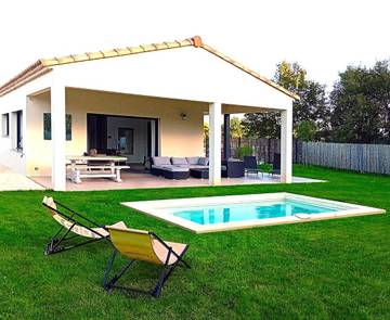Cottage pour 6 personnes, avec piscine ainsi que vue et jardin à Fontarèches