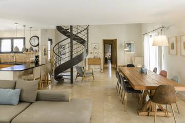 Maison De Vacances pour 8 Personnes dans Lourmarin, Parc naturel régional du Luberon, Photo 2