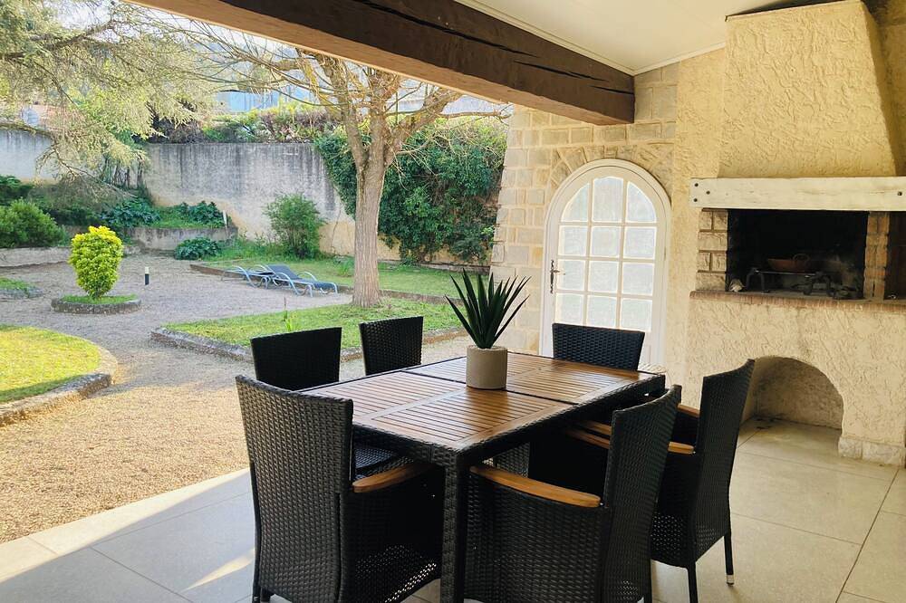 Provencal house on flat plot with swimming pool Garlaban view in Aubagne, Marseille region