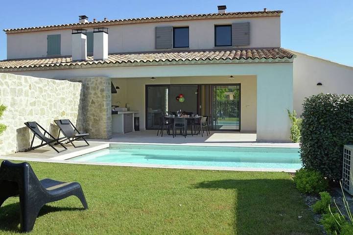 Villa voor 9 personen, with tuin and terras as well as zwembad in Malaucène