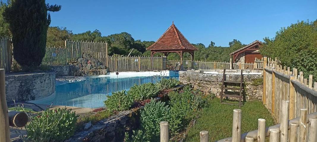 Location de vacances pour 2 personnes, avec jardin ainsi que vue et piscine à Grèzes (Lot) - 4