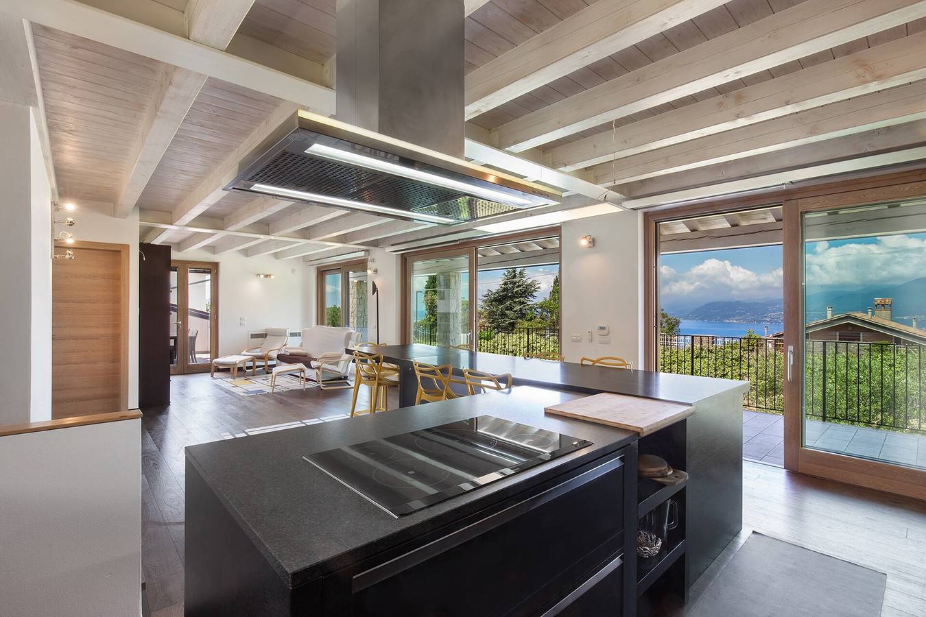 Ca' Bosca : Villa d’Exception avec Piscine Privée, Rooftop et Vue sur le Lac à Albisano in Torri del Benaco, Montagnes autour du lac de Garde