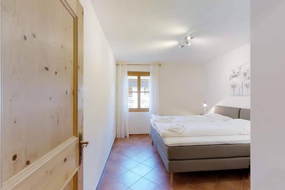 Apartamento entero, Modern 2 1/2 room apartment in the first floor about 60m2. in Bregaglia, Engadina