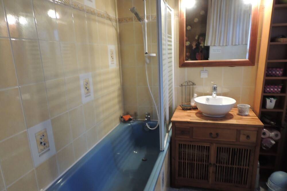 Studio Avec Jolie Chambre, Kitchenette, Terrasses in Montussan, Région de Bordeaux