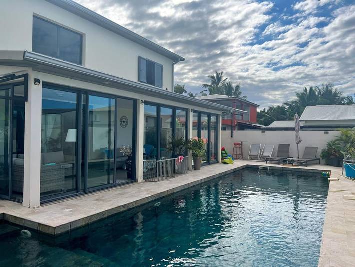 Chambre d’hôte pour 2 personnes, avec bassin pour enfant ainsi que jardin et piscine, adapté aux familles