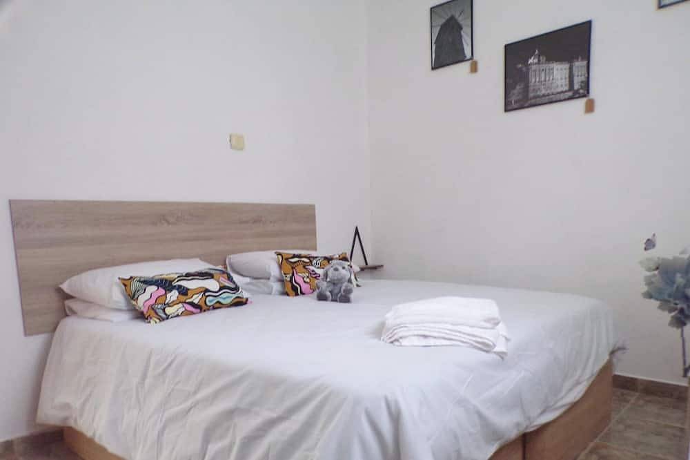 Entire apartment, Apartment Sleeps 4 with Private Pool in Jumilla, Murcia Inland