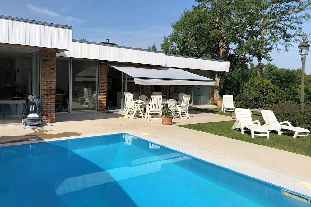 Architect House 1975 renovated with swimming pools on 6000 m2 near Honfleur in Manneville-sur-Risle, Bernay region