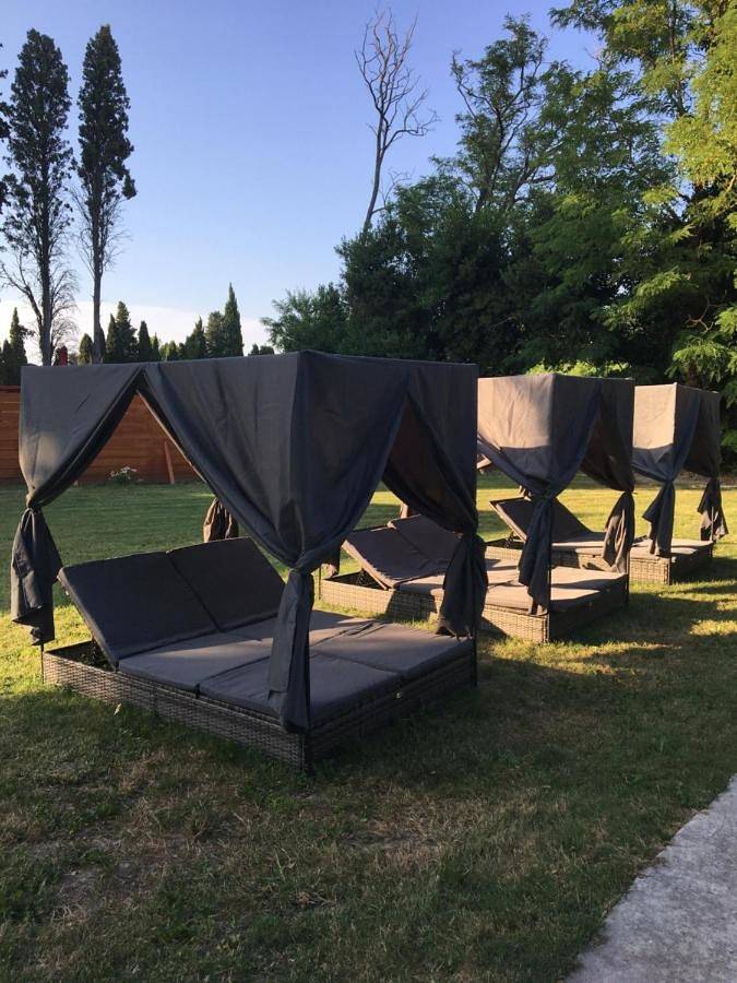 Location de vacances pour 10 personnes, avec jardin et vue ainsi que piscine et vue sur le lac à Cabannes - 4