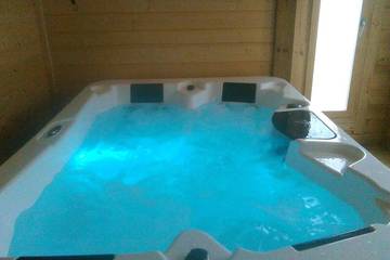 Gîte pour 4 personnes, avec jacuzzi ainsi que jardin et terrasse à Plogonnec
