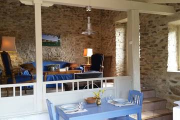 Gîte pour 2 personnes, avec jardin ainsi que piscine et terrasse, animaux acceptés à Roquetaillade