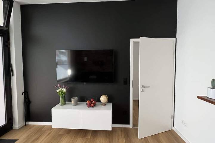 Ganze Wohnung, Design apartment shop window very centrally located in Hannover Mitte, Hannover
