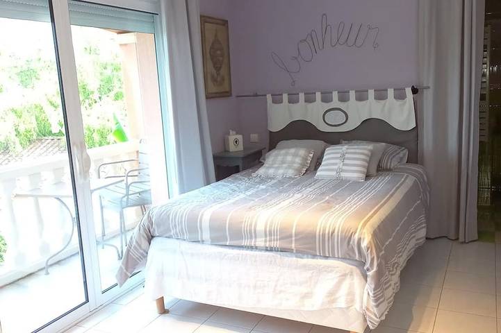 Location de vacances pour 6 personnes, avec piscine et jardin à Saint-Rémy (Dordogne) - 2