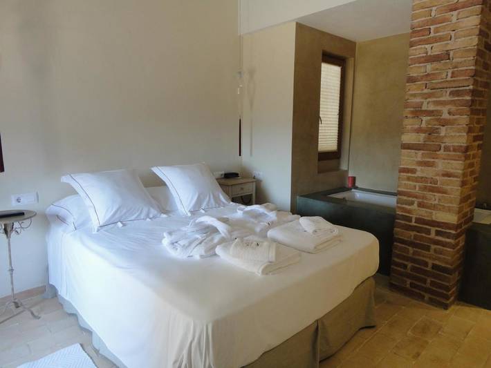 Hotel para 2 personas, con terraza y jacuzzi en Cataluña - 2