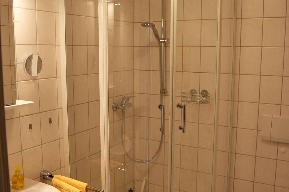 Vacation apartment Rivaner, shower, Wc, terrace - Ferienweingut Hensler in Briedel, Traben-Trarbach and Surroundings