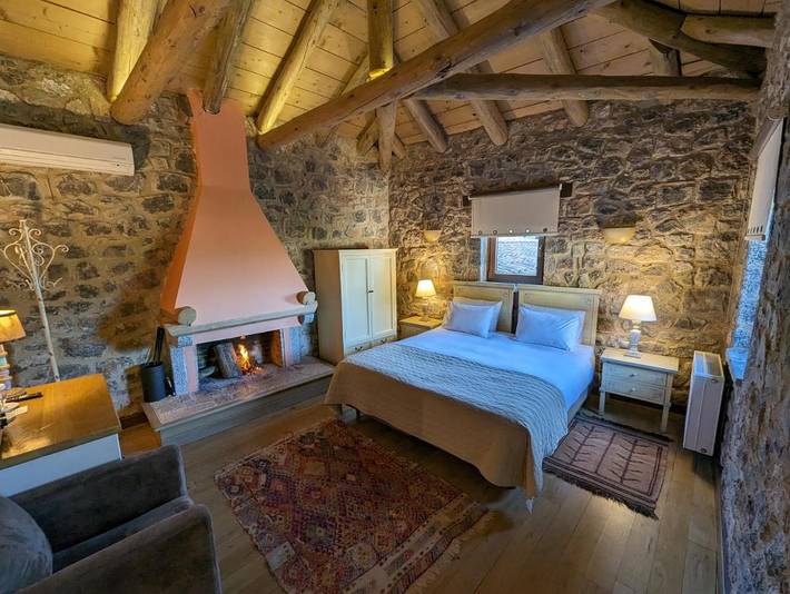 Casa de huéspuedes, con Balcón además de Terraza y Jardín en Delfos