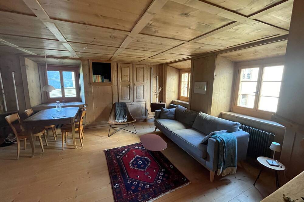 Ganze Wohnung, Tgesa Antgerna 1.Og Appartement/Fewo, Bad, Wc, 2 Schlafräume in Salux, Surses