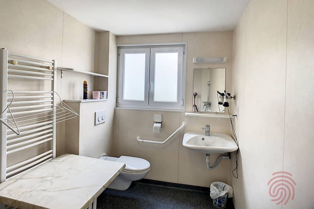 Appartement entier, Appartement F2 climatisé avec terrasse et parking, proche des Thermes et du centre - Lamalou les Bains in Lamalou-les-Bains, Région de Béziers