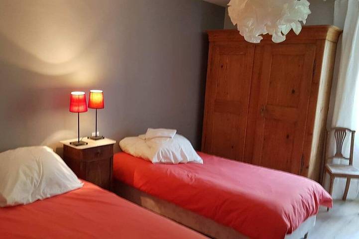 Gîte pour 16 personnes, avec jardin à Saint-Georges-de-Luzençon - 4