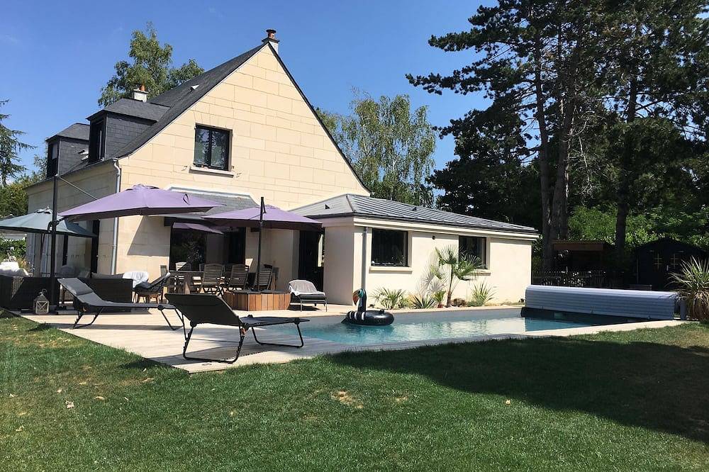 Maison ouest Parisien, entre Versailles et St Germain . in Noisy-le-Roi, Yvelines
