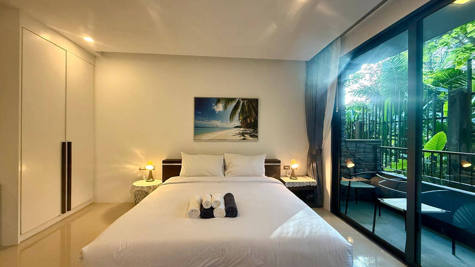 Ganze Wohnung, Emerald 312A – Studio mit Balkon und Gemeinschaftspool in Patong Beach, Phuket