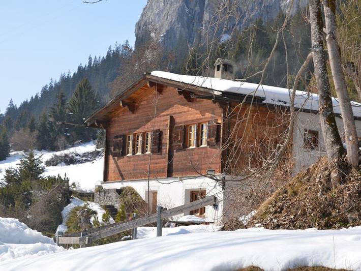 Chalet für 6 Personen, mit Terrasse und Garten in Flims