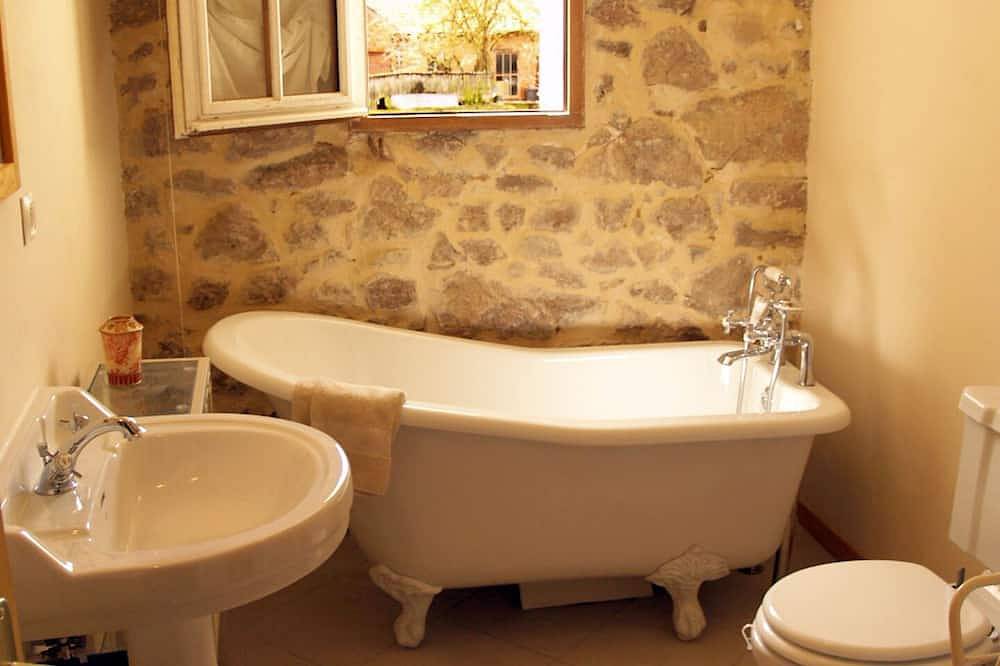 Cozy Riverfront House avec vue dans la charmante ville médiévale - Réductions disponibles in Semur-en-Auxois, Région de Montbard