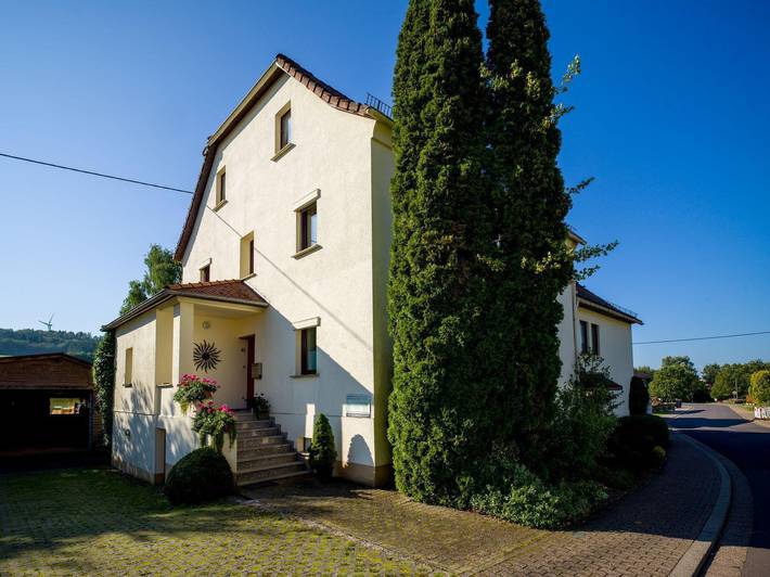 Ferienwohnung für 3 Personen, mit Terrasse und Garten sowie Ausblick